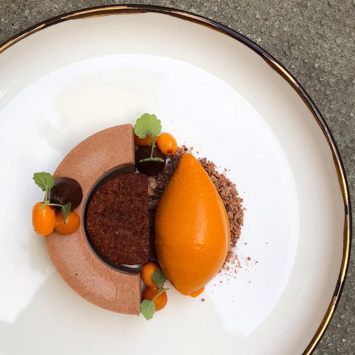 Chokladdessert med havtorn och hasselnötter av Daniel Windelhed