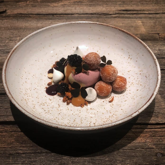 Nyårsdessert 2018: Björnbär, vit choklad och mandel