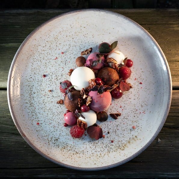 Nyårsdessert 2020 med Körsbär, choklad, hallon och yoghurt Recept från Söders gourmet