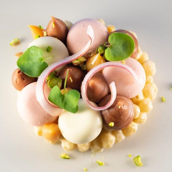 Recept på vårdessert vår vårig våren dessert efterrätt rabarber och jordgubbe jordgubbar johan heibert gastronomi söders gourmet