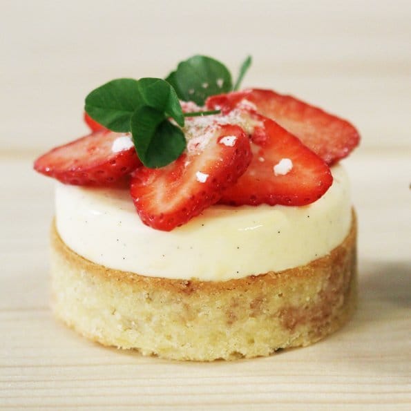 Jordgubbs- och vaniljtartelette -recept från - Söders gourmet - Johan Heibert Gastronomi tartelette jordgubbar tart