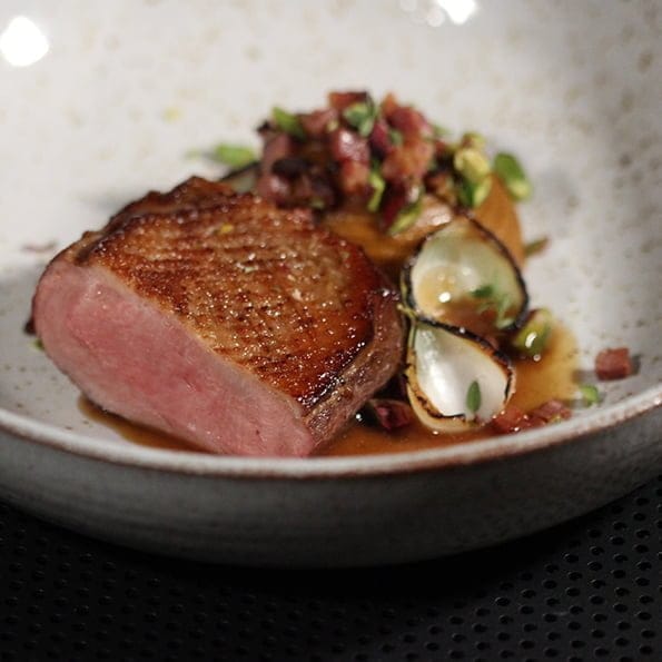 Ankbröst med rostad pumpapuré och granatäppelsky recept av johan heibert gastronomi för söders gourmet tillsammans med bosch, rational och thermomix ankbröst rostad pumpapuré granatäppelsky