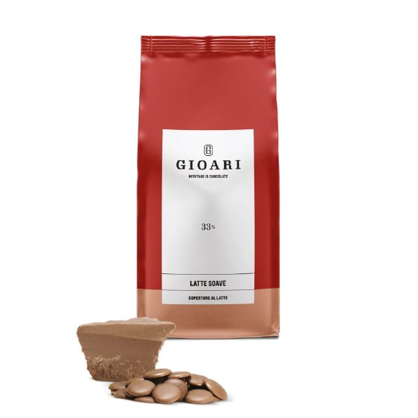 MJÖLKCHOKLAD 33% LATTE SOAVE GIOARI 3KG. Chokladpellets i 3kgs påse med toner av kola och färsk mjölk. En traditionell aromstruktur i perfekt balans.