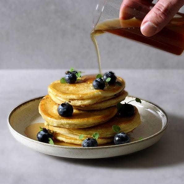 Hemmagjord lönnsirap med amerikanska pannkakor ur sifon johan heibert gastronomi