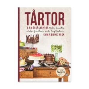 I "Tårtor & Smörgåstårtor" bjuder den välkända bakbloggaren Emma Brink Rask, även känd som Brinken Bakar, på 45 inspirerande och årstidsanpassade recept som förgyller varje festtillfälle. Boken är en skattkista för alla som älskar att baka och experimentera med både söta och salta smaker. Med ett noggrant urval av recept kommer du att kunna imponera på dina gäster med både klassiska och innovativa skapelser.