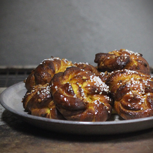 Saffransbullar med vanilj och mandel